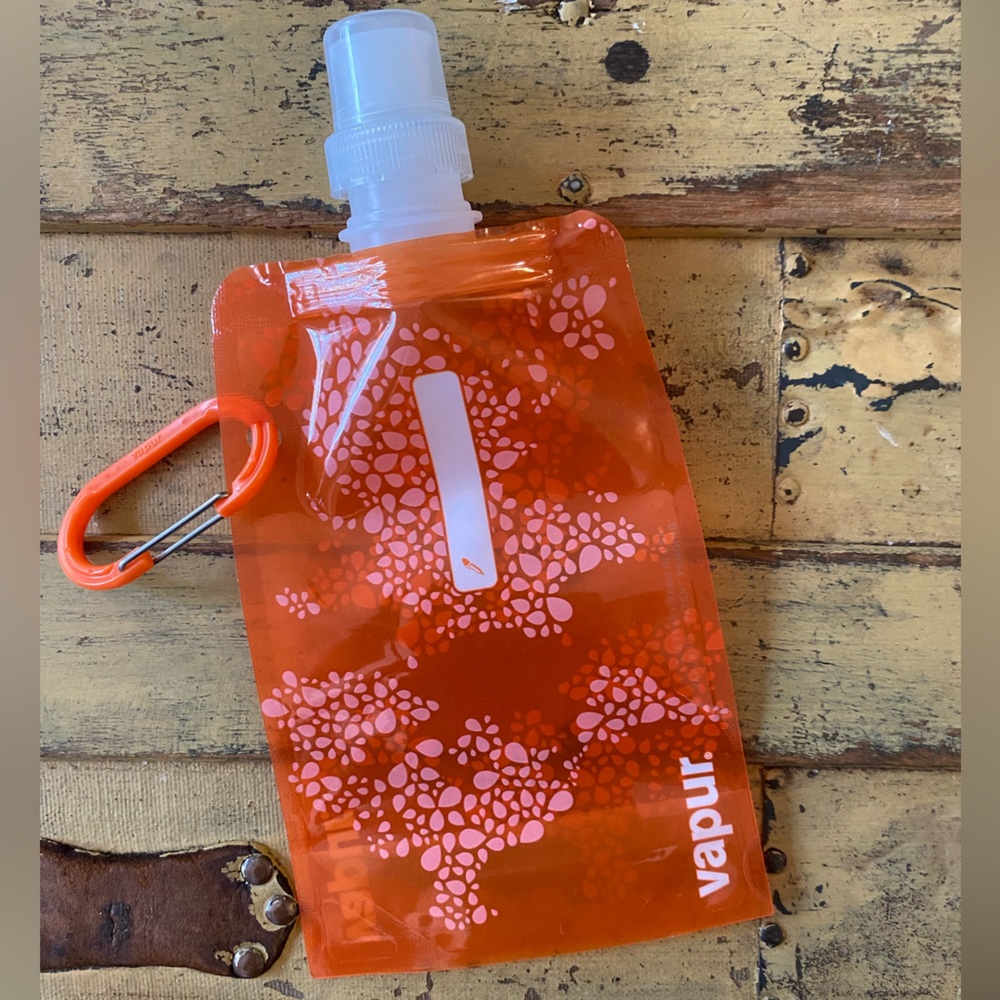 VAPOR VAPUR FOLDABLE WATER BOTTLE TRAVEL CARABINER NWOT UNISEX